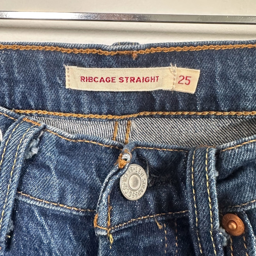 Levis Ribcage Straight Ankle Stretch Jeans - Picture 4 of 13